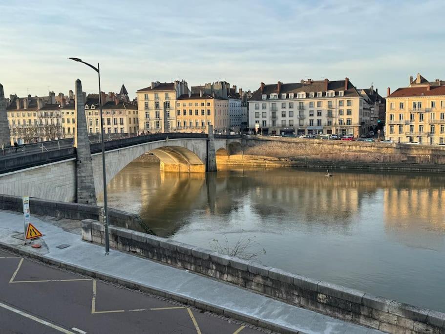 Appartement Avec Magnifique Vue Sur La Saone Et Son Balcon شالو سور سون المظهر الخارجي الصورة